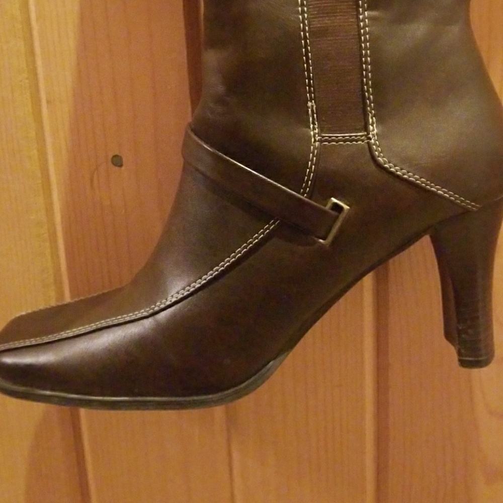 Boots - Picture 3 of 3